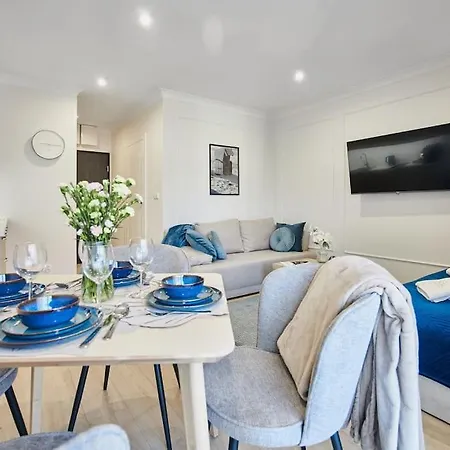 Golden Hour Apartments- Plac Słowiański 17 *