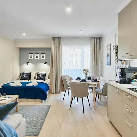 Apartament Golden Hour Apartments- Plac Słowiański 17 *